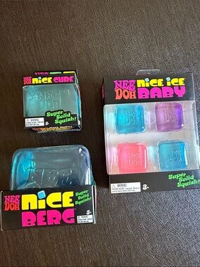 NeeDoh Set of 7 Nice Ice Baby, Nice Cube, Nice Berg Squishy